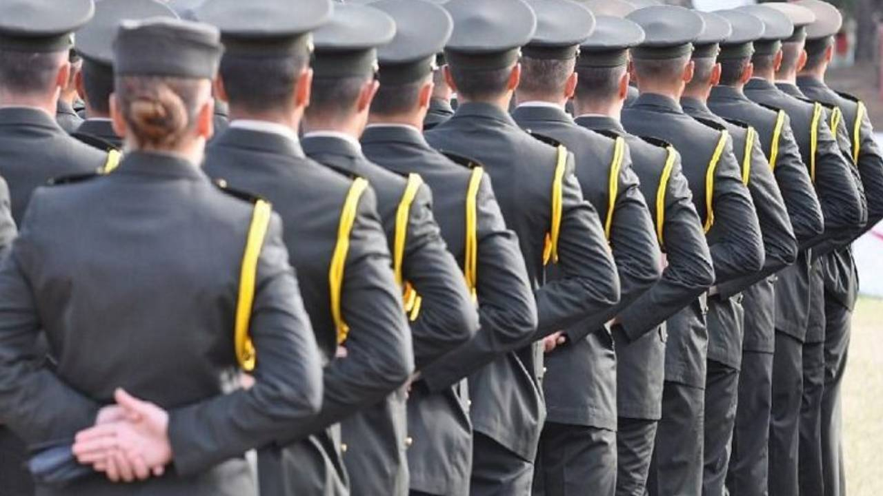 Resmi Gazete’de yayımlanan karar ile birlikte askeri öğrenciler yatay geçiş yapamayacak