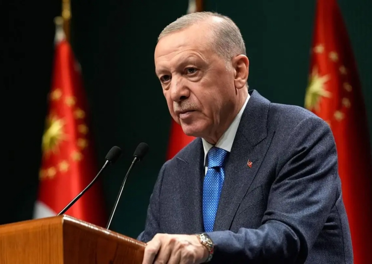Cumhurbaşkanı Erdoğan'dan Mansur Yavaş'a pamuk şeker tepkisi! ''Polisimize baltayla, yanıcı asitle, taşla, sopayla saldıran sokak teröristlerine kucak açanlar polisimizin çocuklara pamuk şeker ikram etmes