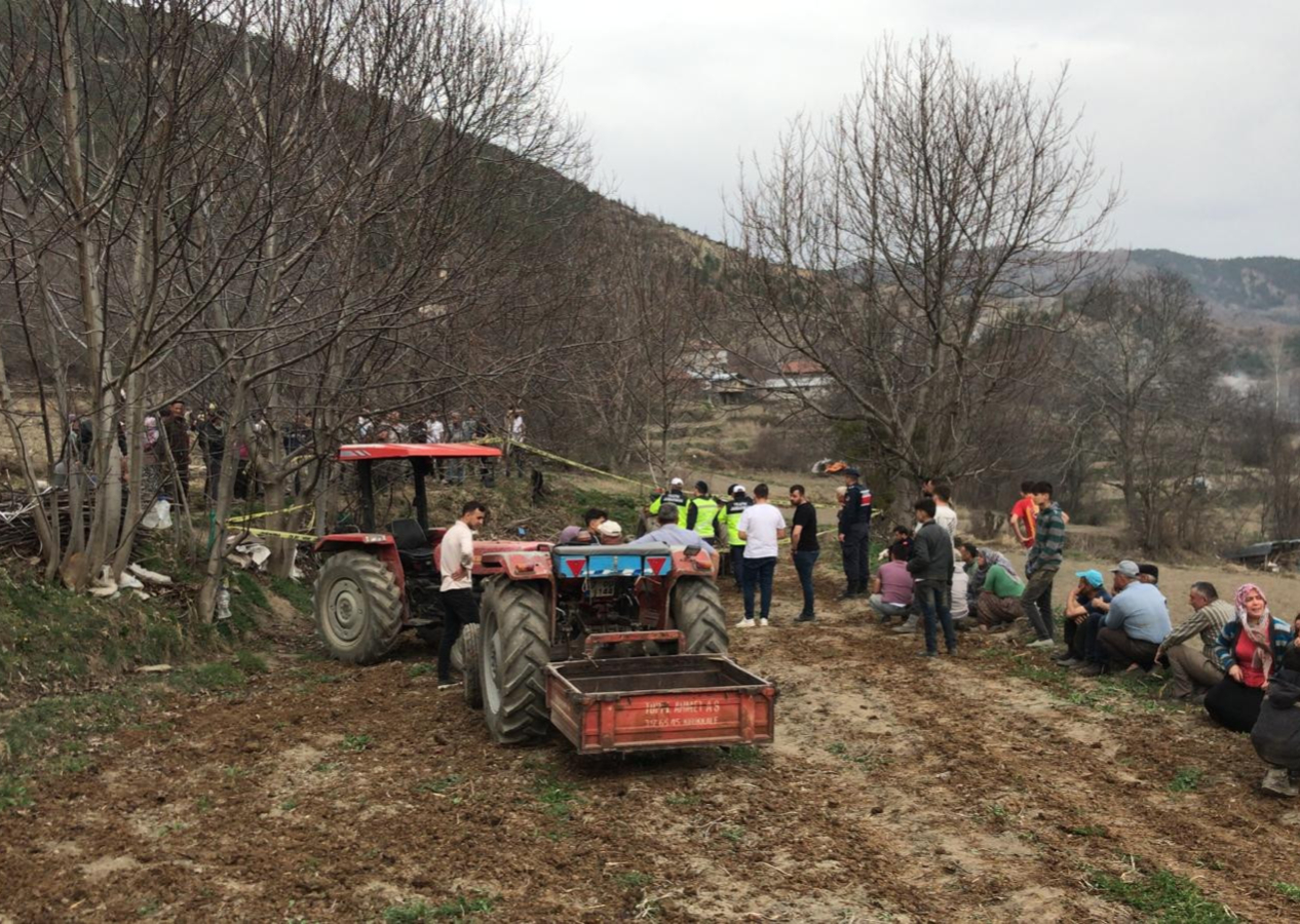 Kastamonu'da devrilen traktörün altında kalan sürücüsü öldü