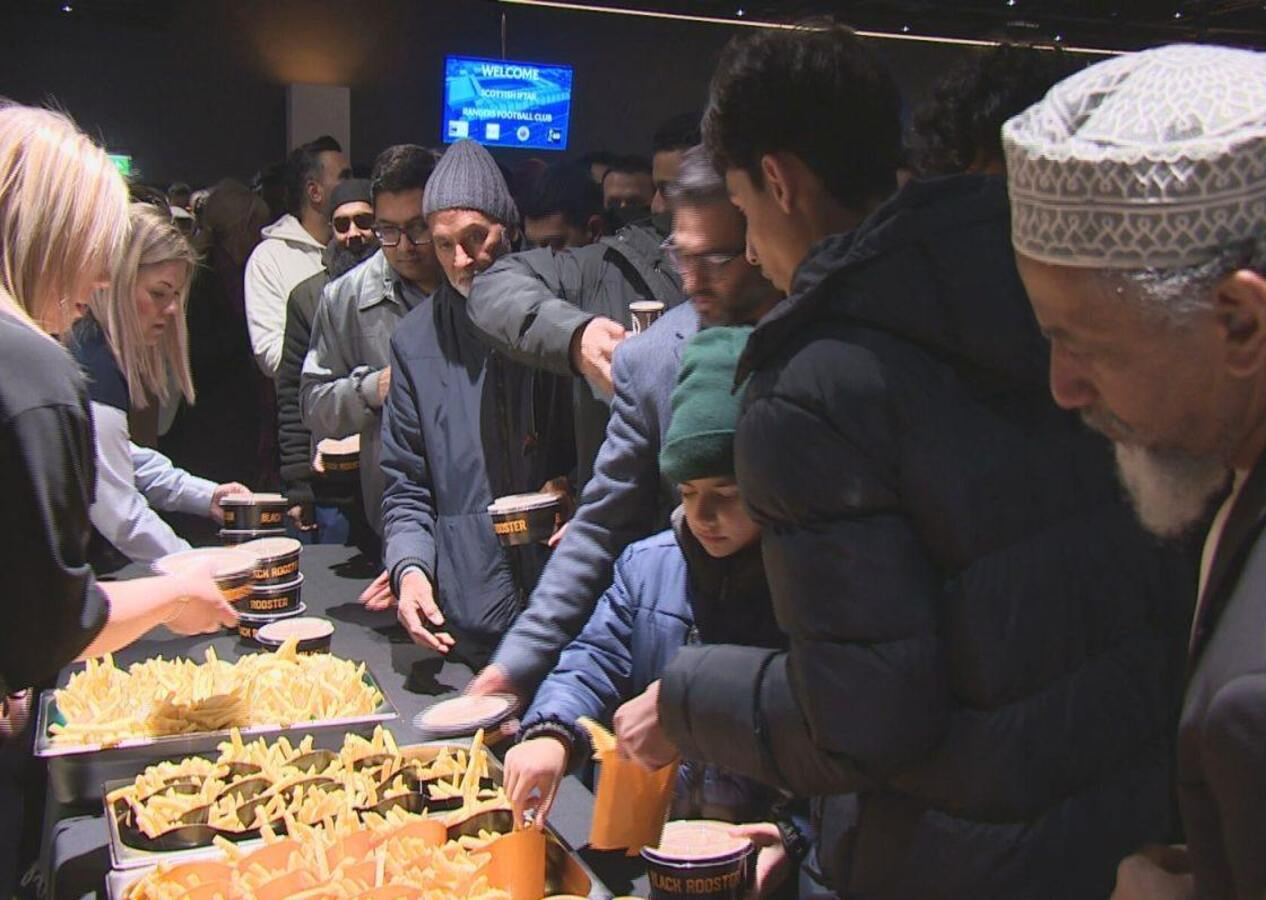 İskoç ekibi Rangers'dan gönülleri fetheden hareket: iftar yemeği düzenledi!