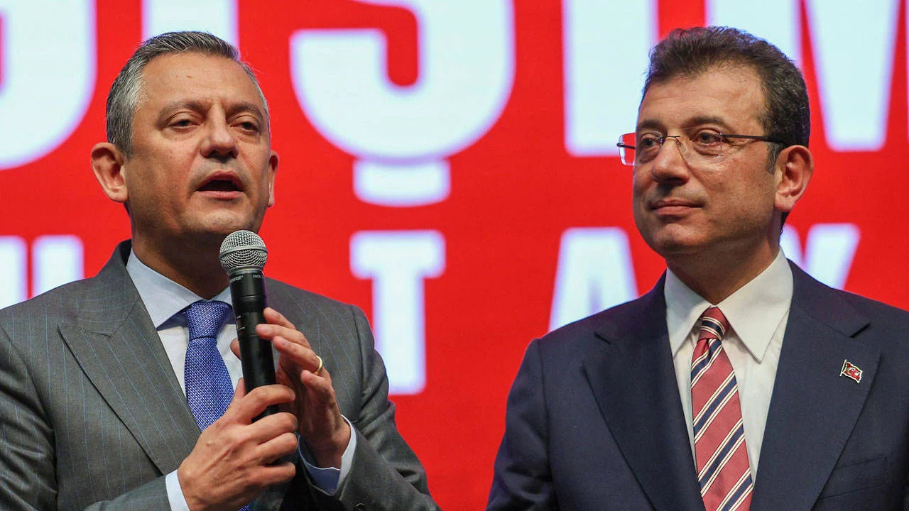 Ekrem İmamoğlu'nun gözaltına alınması: Özgür Özel Ankara'dan İstanbul'a doğru yola çıktı