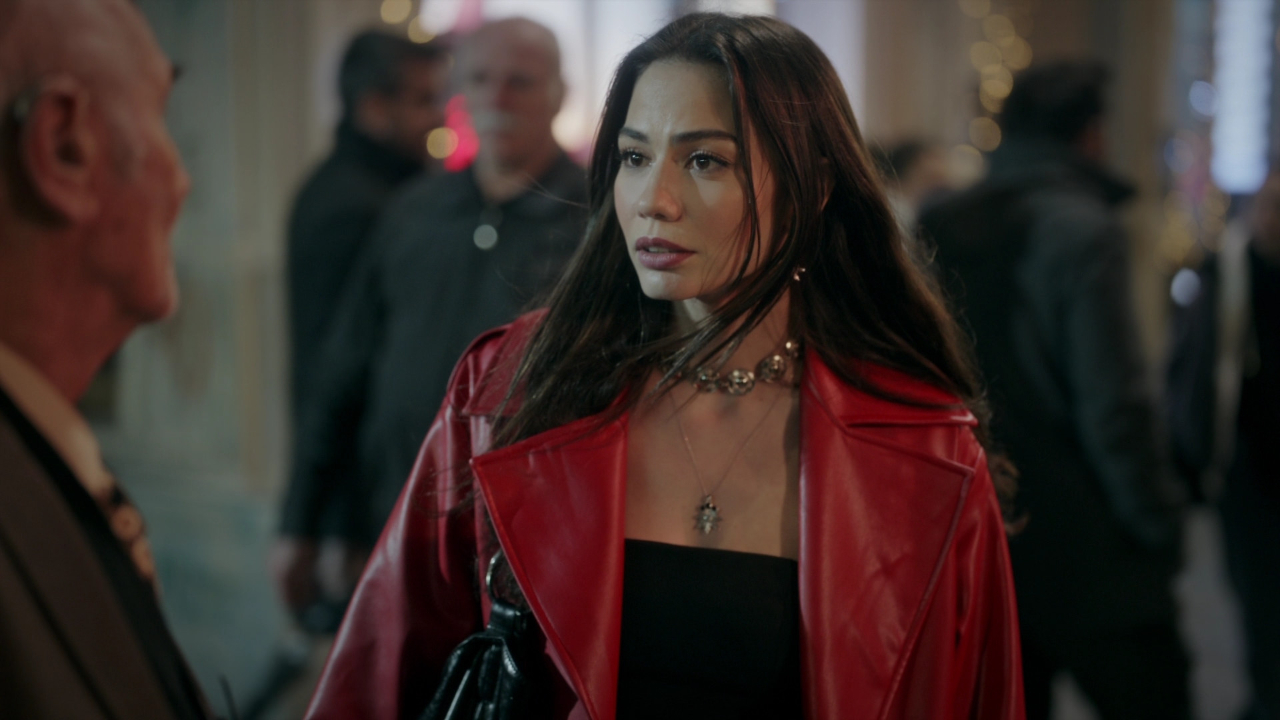 Sosyal medya akımına katılan Demet Özdemir İstiklal'de şarkı söyledi! Görenler büyük şok yaşadı...