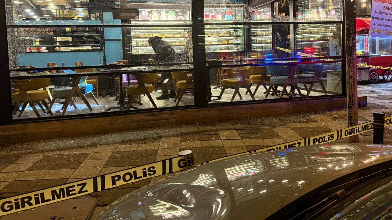Motosikletli saldırganlar yine sahnede: Ümraniye'de iki pastaneyi taradılar!