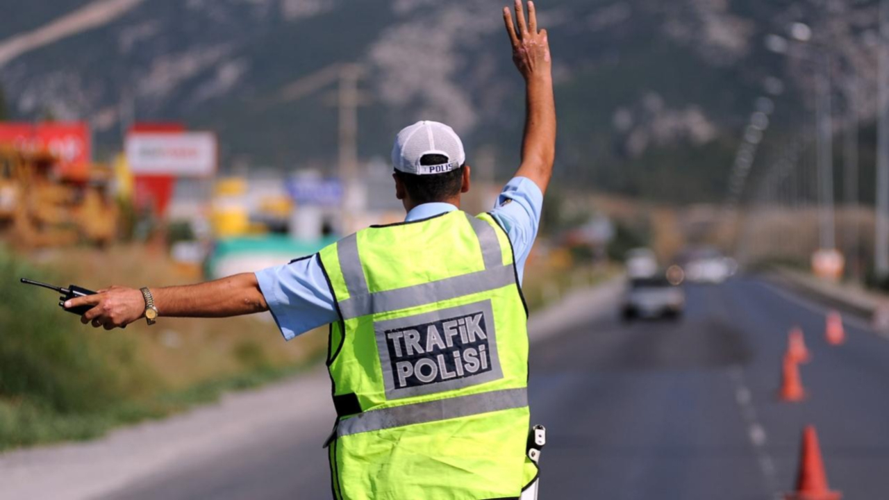 İstanbullular dikkat: Saraçhane çevresindeki bu yollar 24 saatliğine trafiğe kapatıldı!