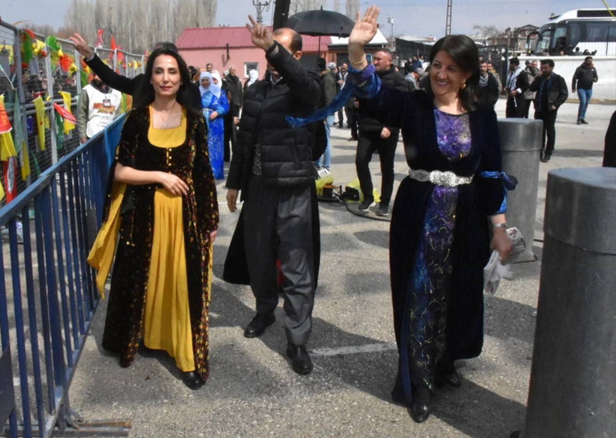 DEM Partililer Van ve Bitlis'te Nevruzu kutladılar