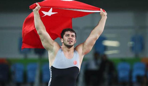 Olimpiyat madalyalı milli güreşçiye kurşun!