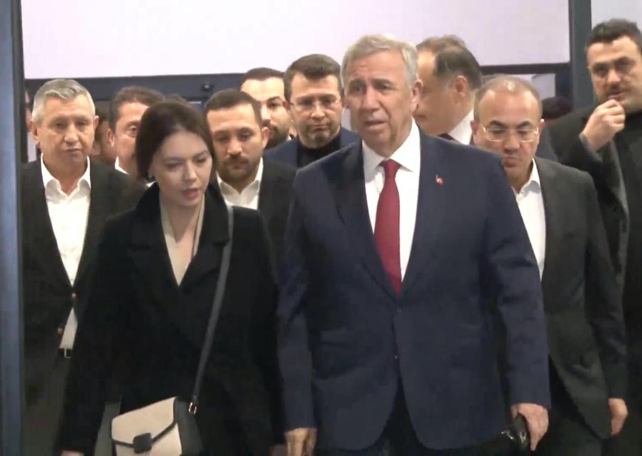 Mansur Yavaş Tayvan'dan döndü... Havalimanında "Hakkımda herhangi bir soruşturma yok" açıklaması!