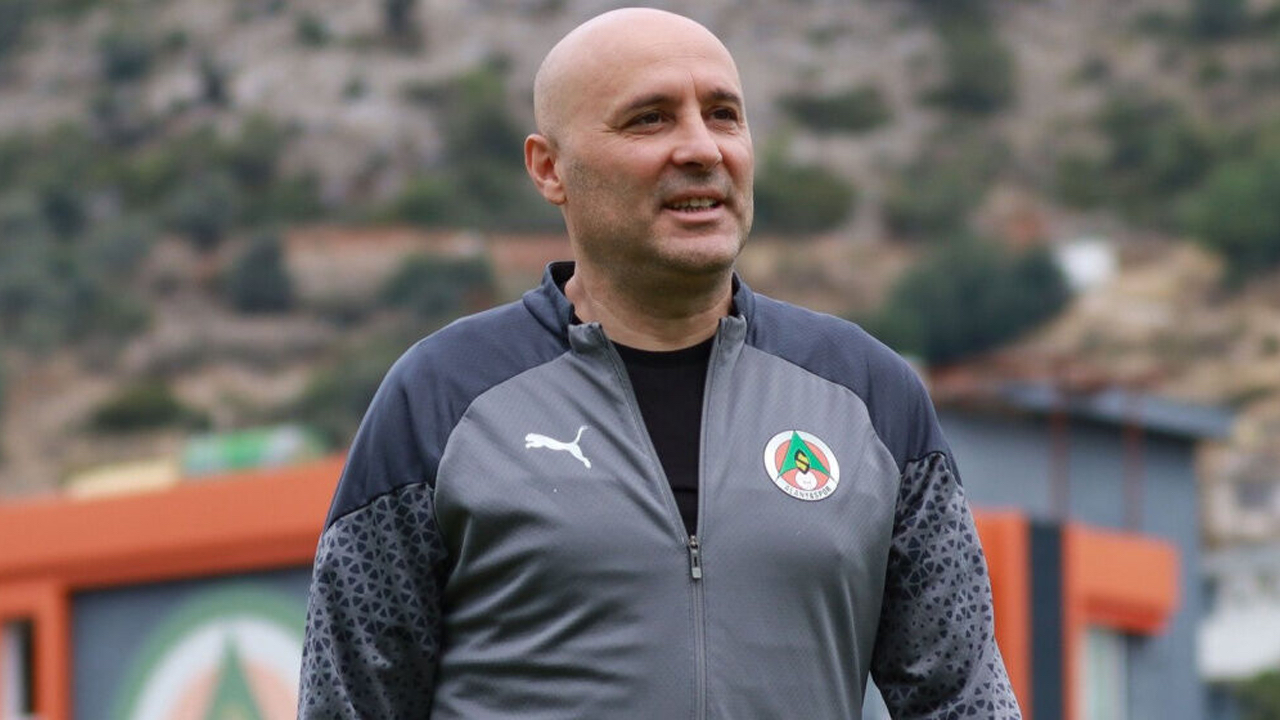 Alanyaspor'da teknik direktör Sami Uğurlu ile yollar ayrıldı