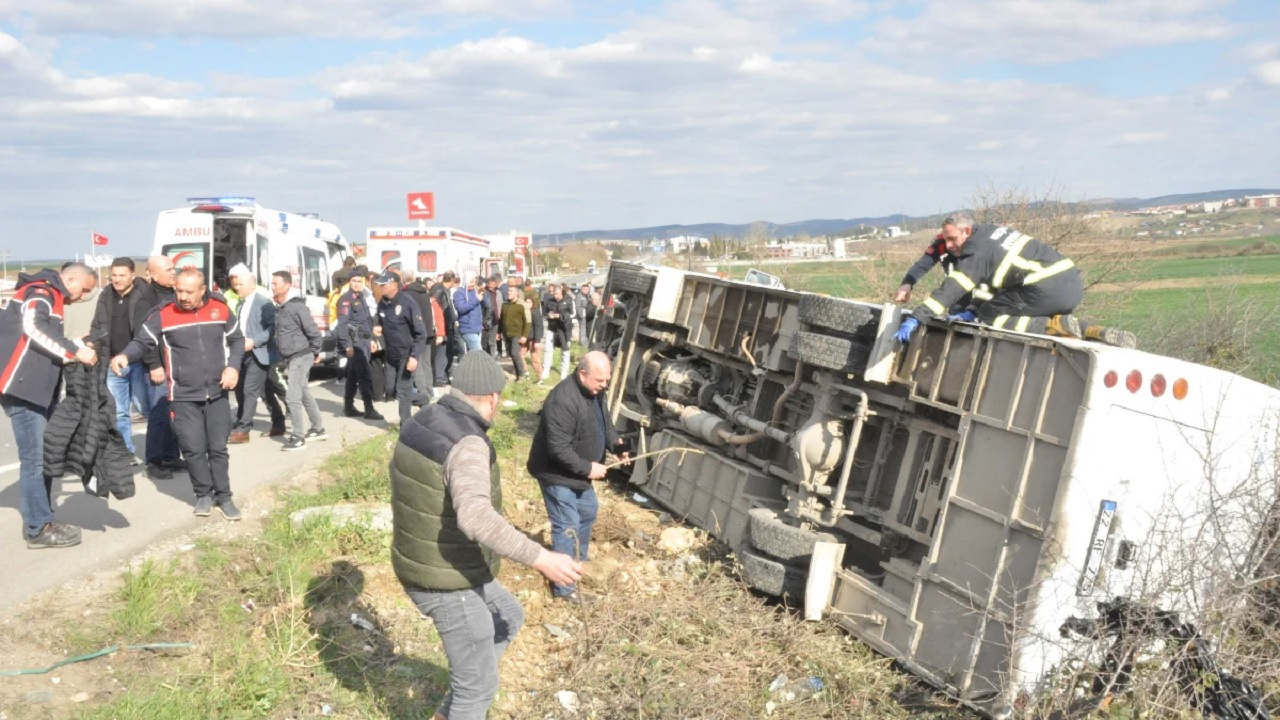 Edirne’de korkunç kaza! Öğrenci servisi devrildi: 27 yaralı