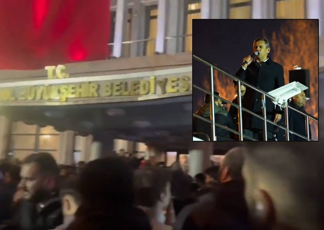 Saraçhane komedisi! Biber gazı sıkılınca içeri kaçan Özgür Özel'e "Özgür dışarı halk içeri" tepkisi