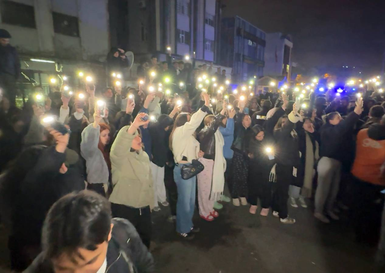 Avcılar'da kız öğrenci yurdunda taciz skandalı; öğrenciler yönetimi protesto etti