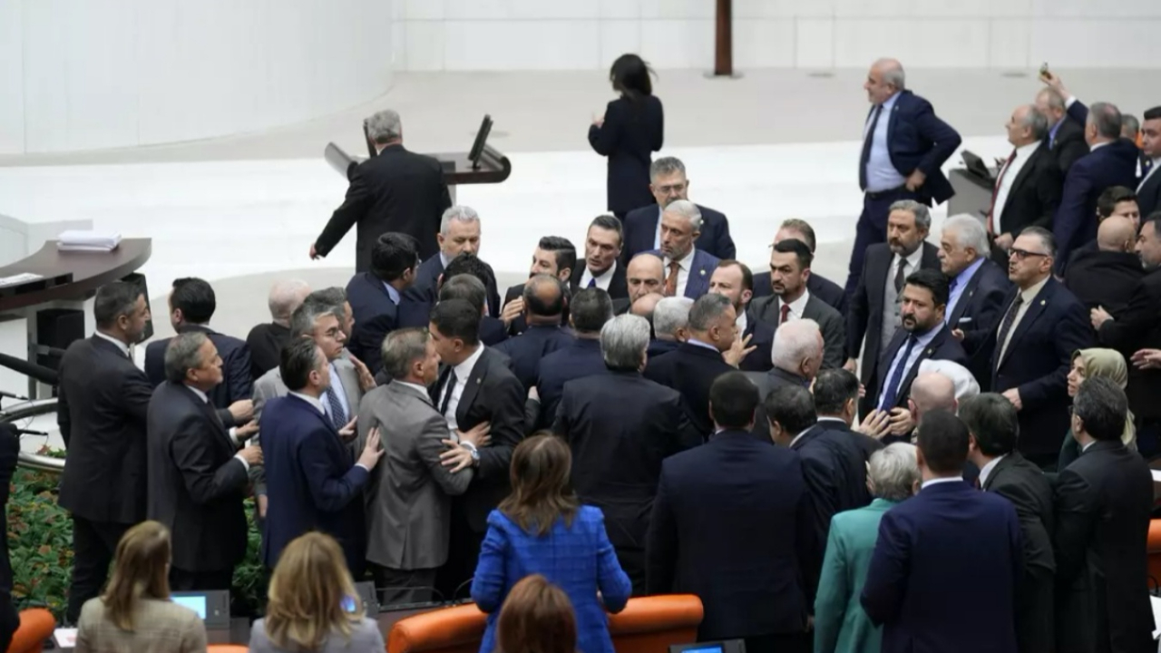 Emeklilerin bayram ikramiyesi görüşmeleri ertelendi