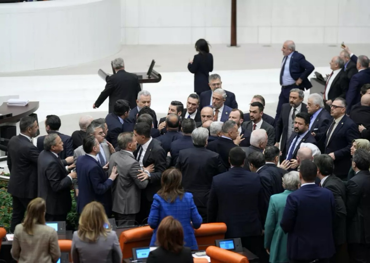 Emeklilerin bayram ikramiyesi görüşmeleri ertelendi