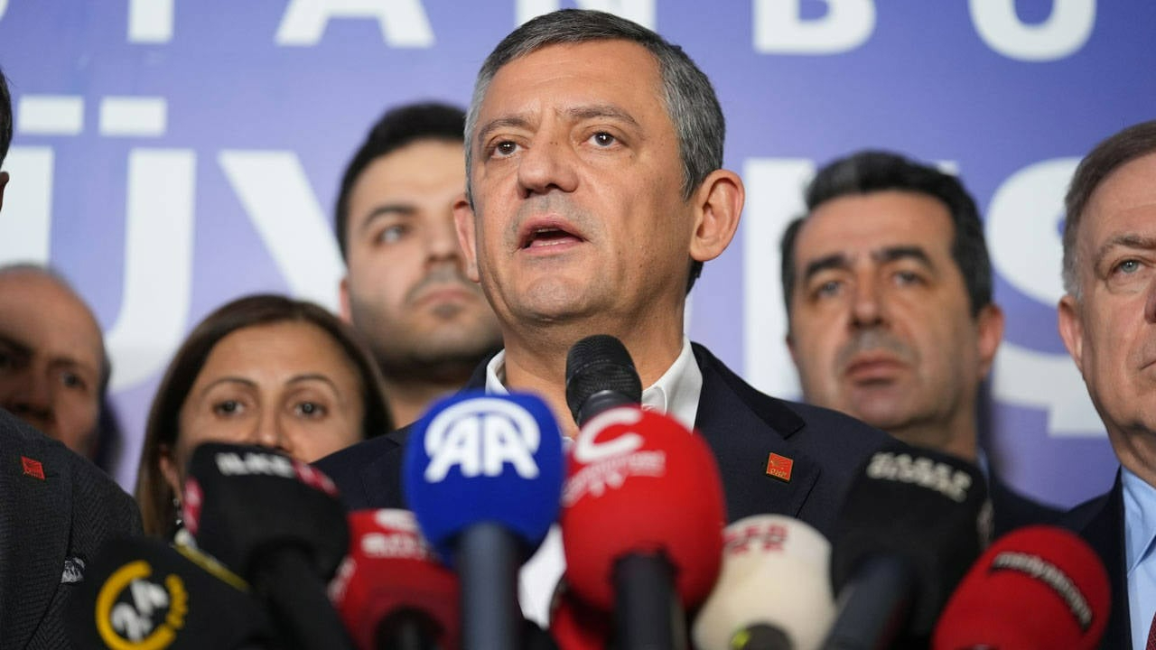 Özgür Özel’den sokak çağrısı: ‘Bu gece de durmayacağız!’