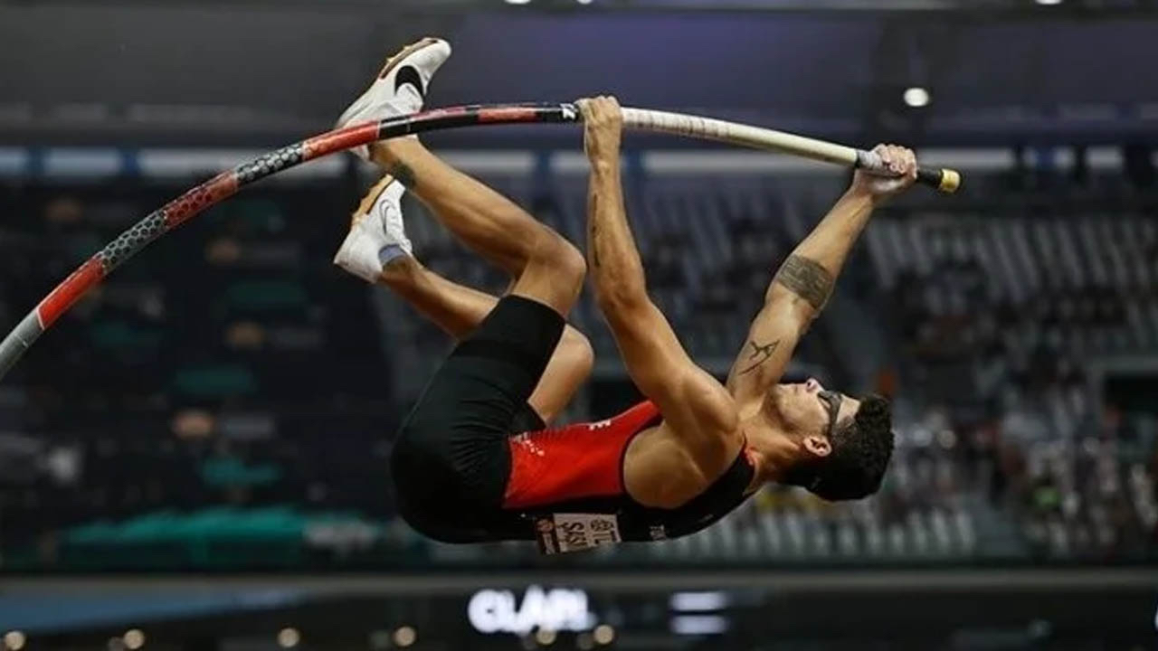 Milli sporcu Ersu Şaşma sırıkla atlamada 6. oldu