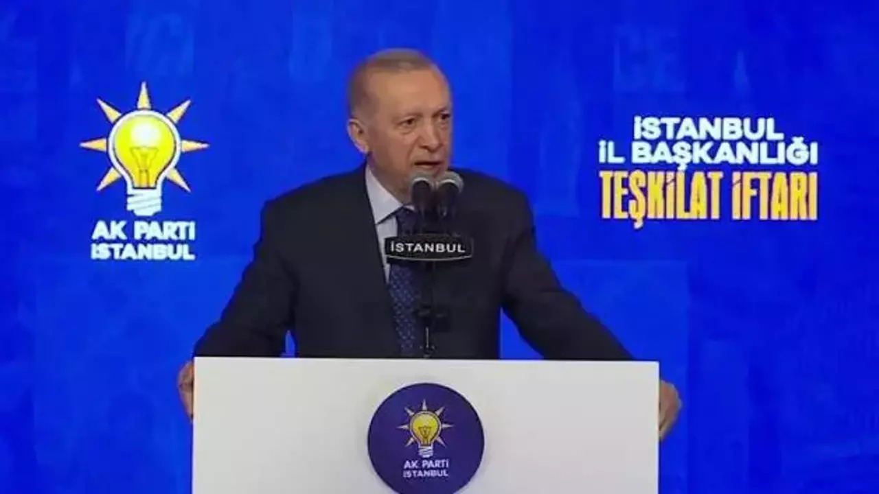 Cumhurbaşkanı Recep Tayyip Erdoğan'dan Özgür Özel'e: Ne oldu da birden etekleriniz tutuştu?