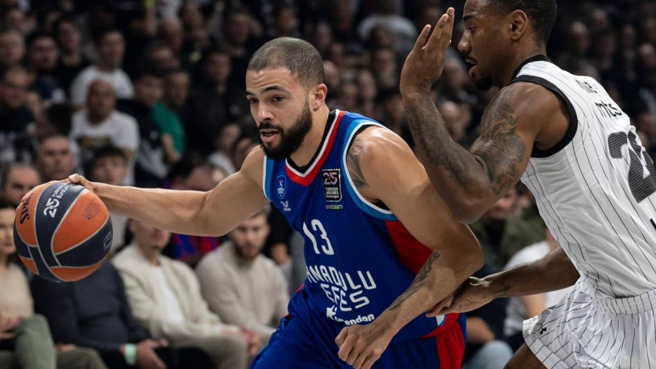 Anadolu Efes, Obradovic'in Partizan'ını deplasmanda paramparça etti (65-97 Maç Sonucu)