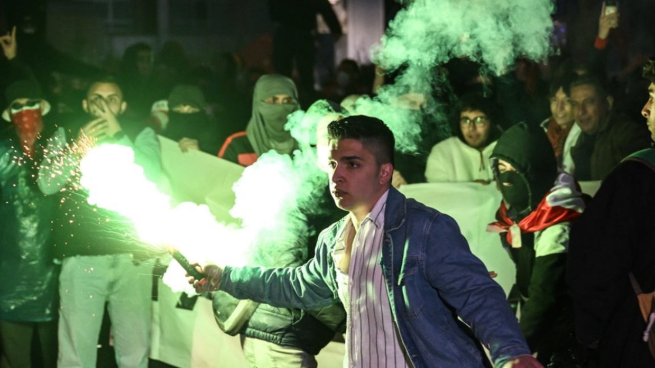 Bin 113 şüpheli gözaltında! Bakan Yerlikaya duyurdu: İzinsiz gösterilerde 123 polis yaralandı!