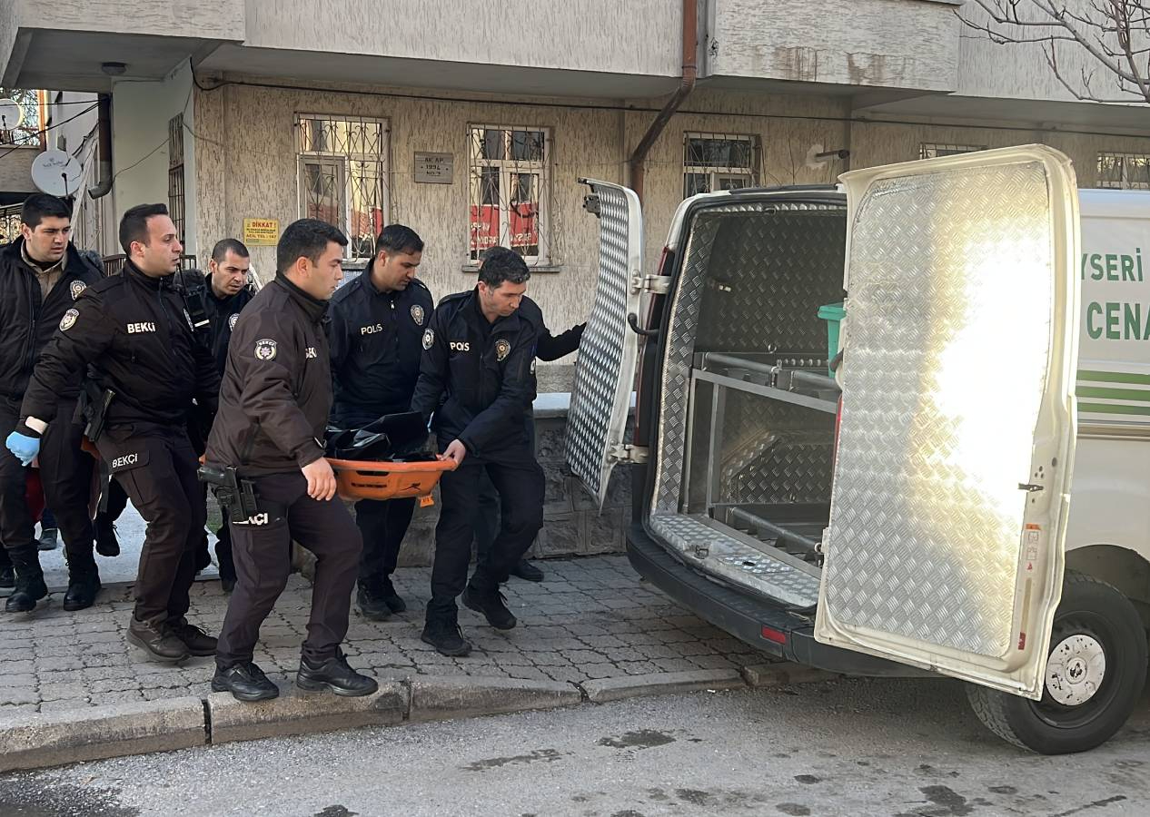 Kayseri'de korkunç cinayet: 17 yaşındaki kız tartıştığı öz annesini defalarca bıçaklayarak katletti!