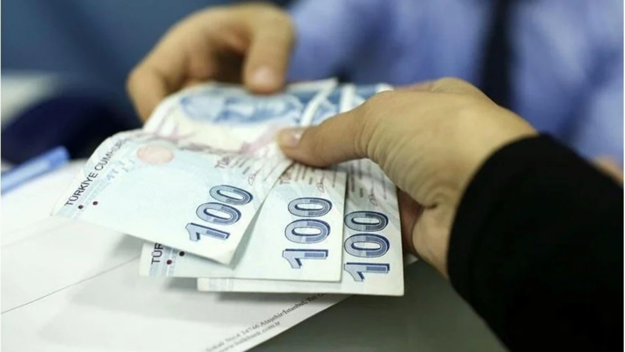 Emeklilerin 3 bin TL bayram ikramiyesi bugün hesaplara yatıyor! Fark ödemeleri ne zaman?