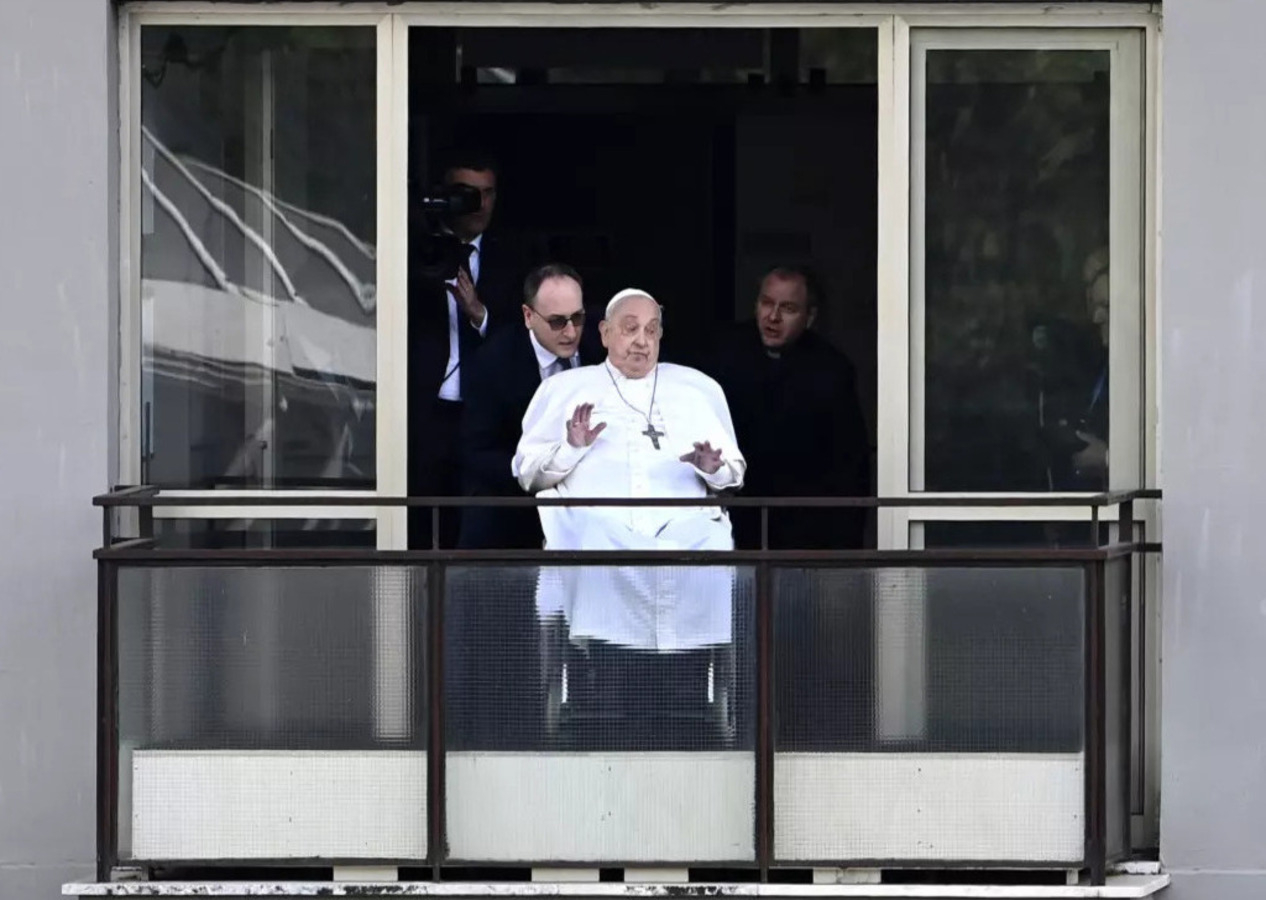 Papa Franciscus, hastaneden taburcu edildi: Haftalar sonra ilk kez görüldü