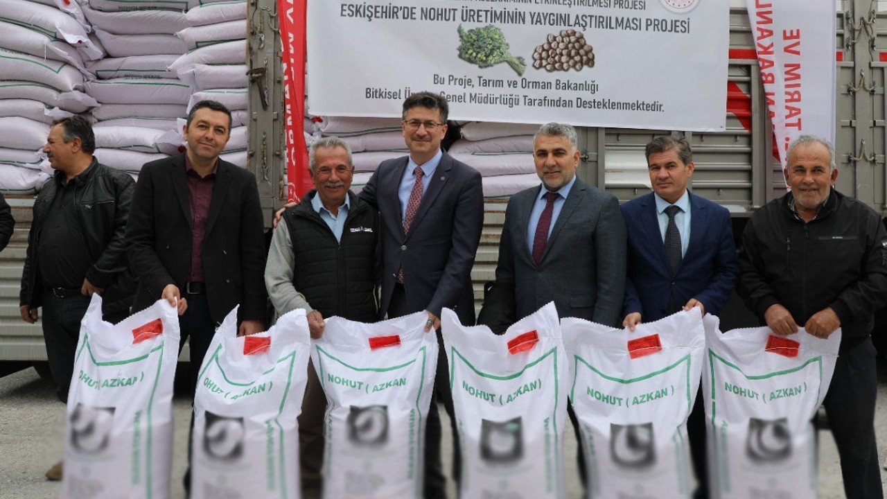 Sivrihisarlı çiftçilere hibeli nohut tohumluğu desteği verildi...