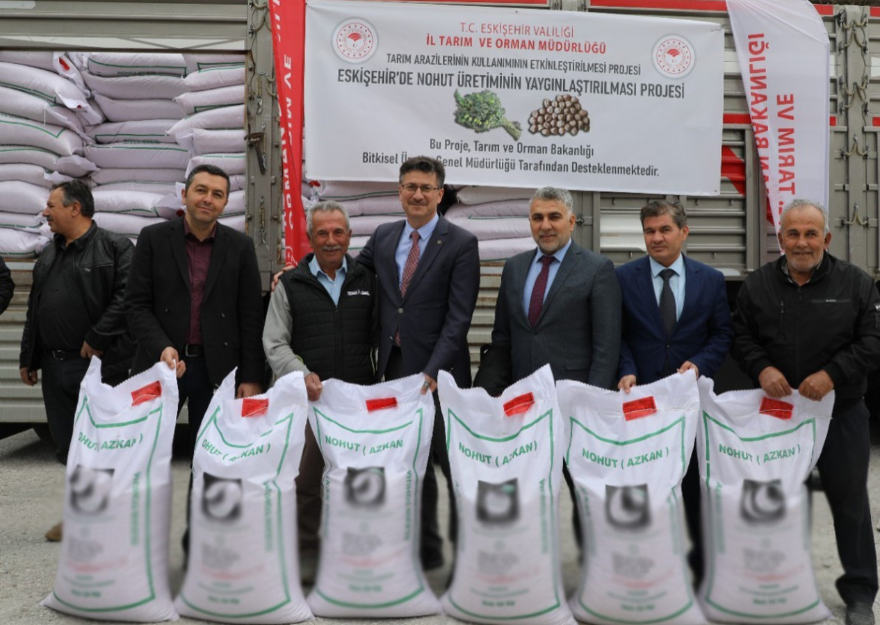 Sivrihisarlı çiftçilere hibeli nohut tohumluğu desteği verildi...