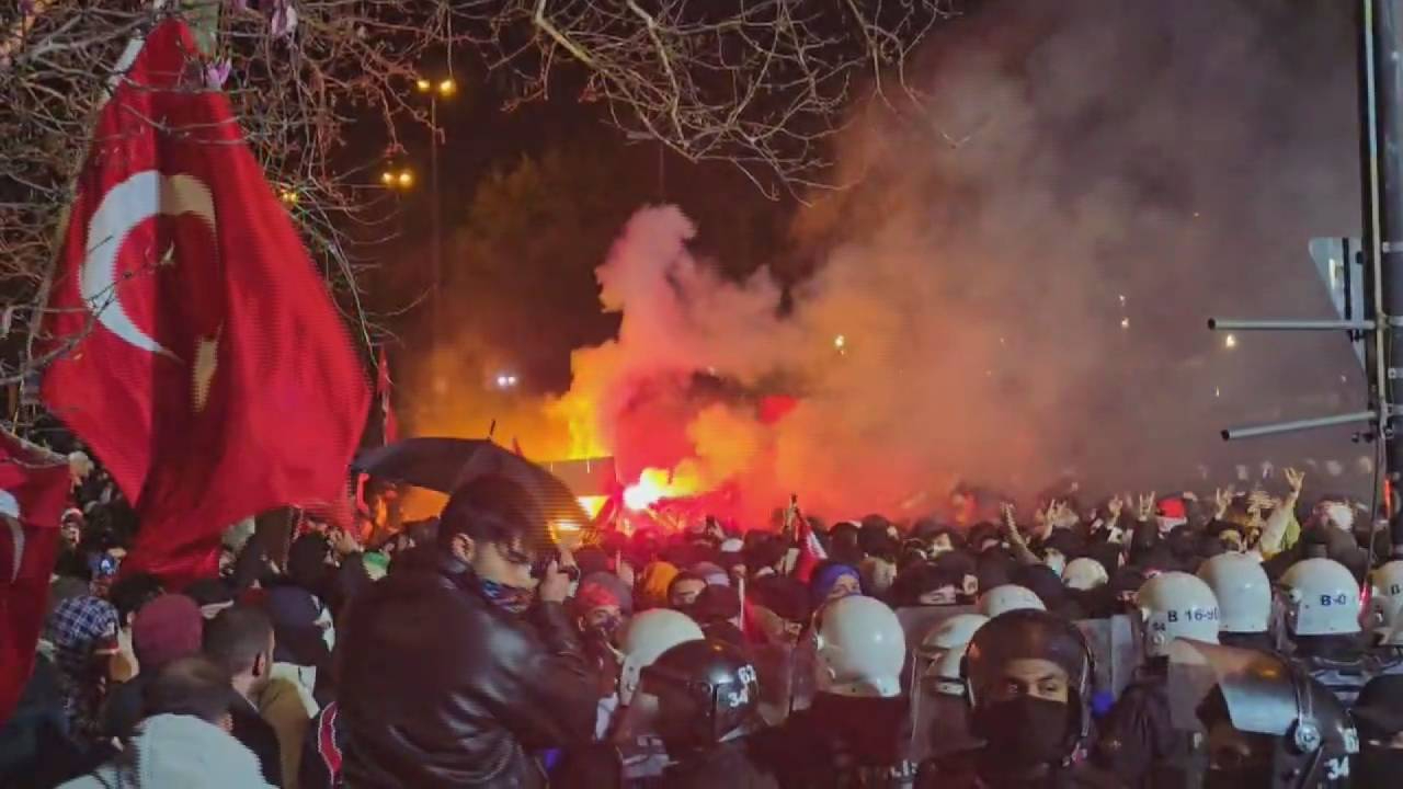 Polis ile göstericiler arasında anlaşma yapıldığı iddiasına yalanlama geldi