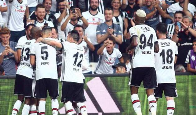 Beşiktaşlı yıldızdan müjde! "4 yıl daha burdayım"