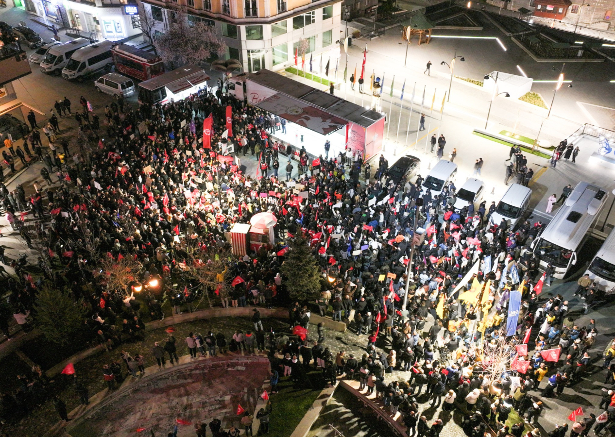 Bolu'da 'İmamoğlu' protestolarına katılan 2 üniversiteli, 'Cumhurbaşkanına hakaret' suçlamasıyla tutuklandı!