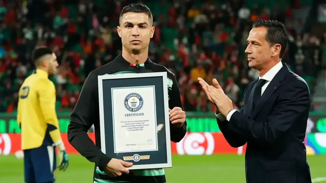 Cristiano Ronaldo adını Guinnes Rekorlar Kitabı'na yazdırdı