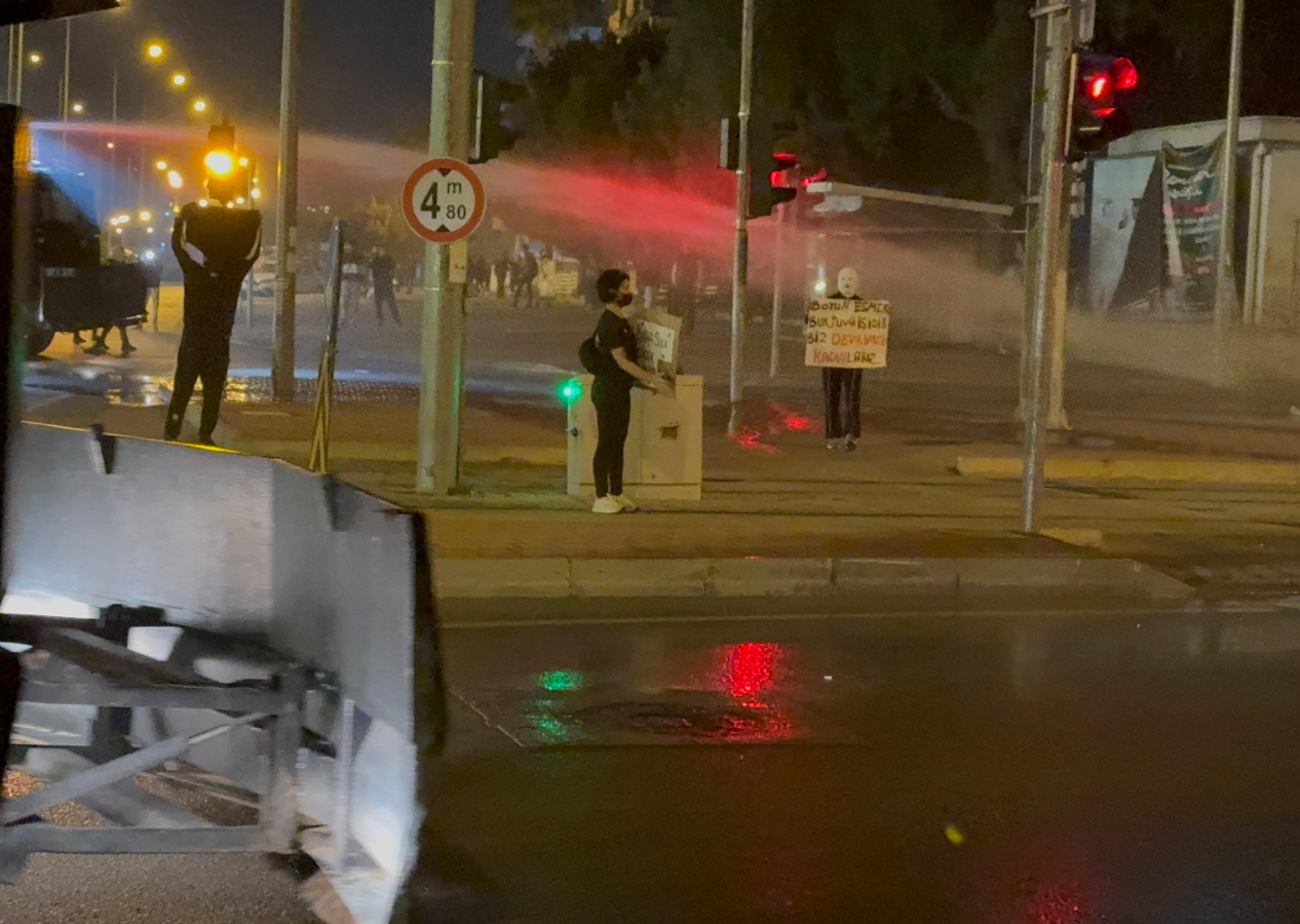 Antalya'da 'İmamoğlu' protestosunda göstericilere TOMA'lı müdahale; 15 gözaltı
