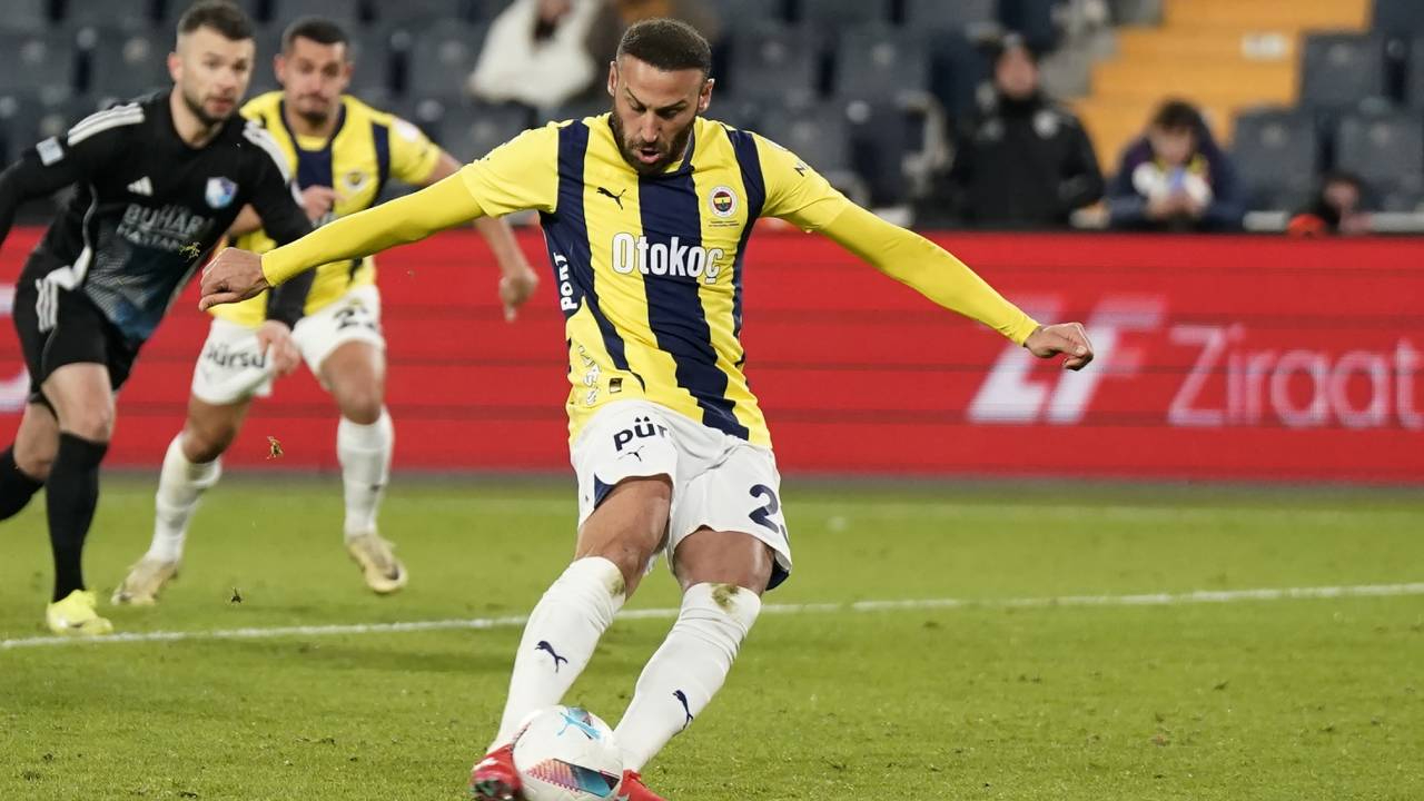 Cenk Tosun Fenerbahçe'de kaldı, Japonya'ya transferi gerçekleşmedi