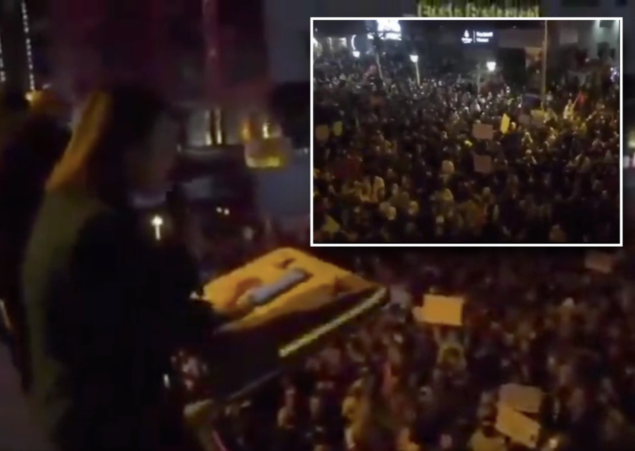 Yasadışı protestolarda Gençliğe Hitabe fiyaskosu! CHP'li başkan yanlış okudu, kalabalık yuhaladı!