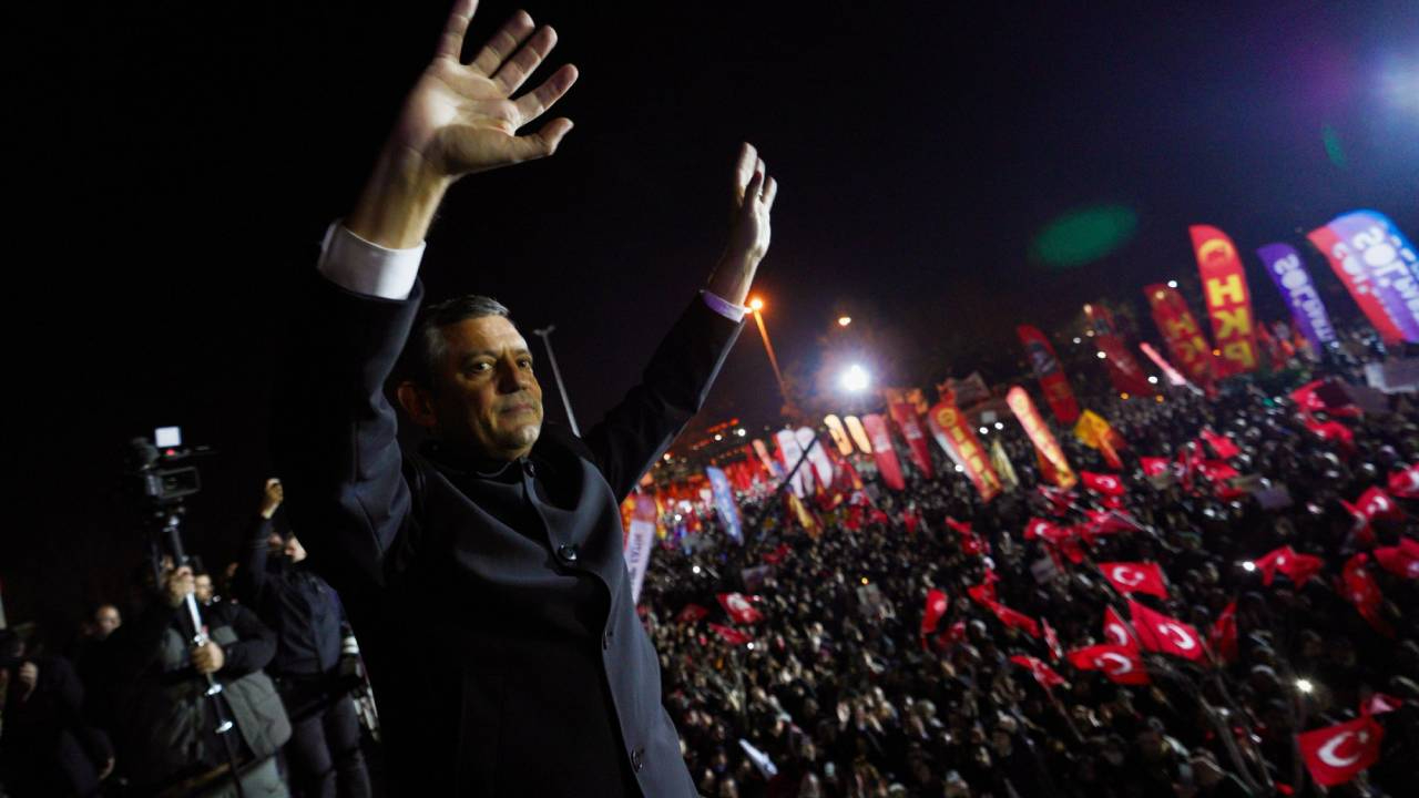 Samimiysen çek o küfürbazları! Özgür Özel: O küfrü kendi anneme edilmiş sayıyorum