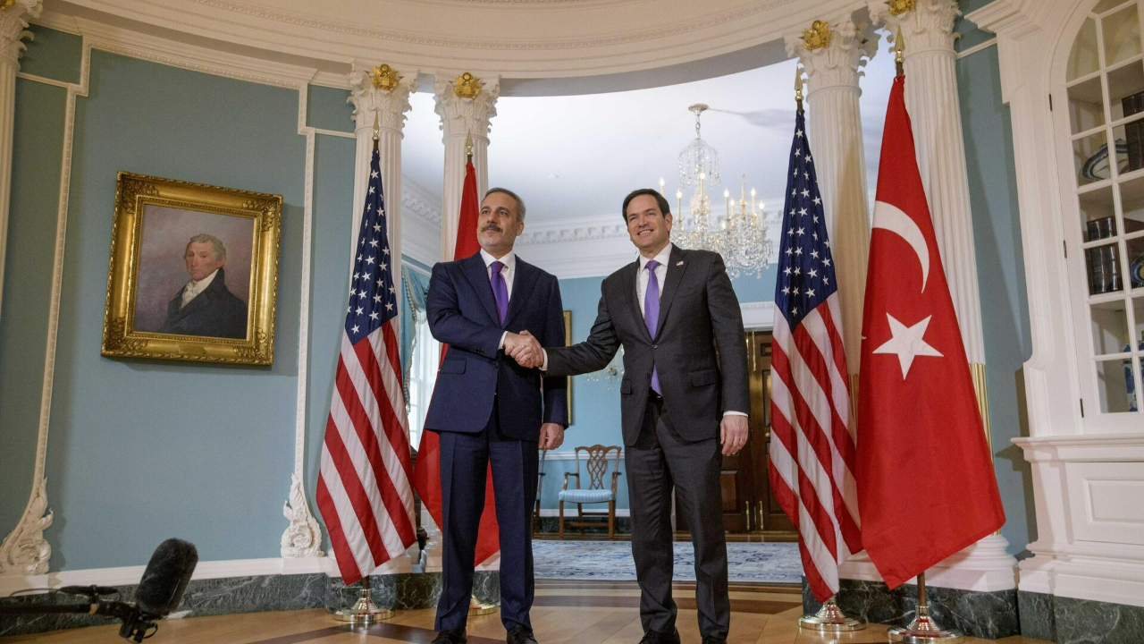 Dışişleri Bakanı Hakan Fidan mevkidaşı ile bir araya geldi
