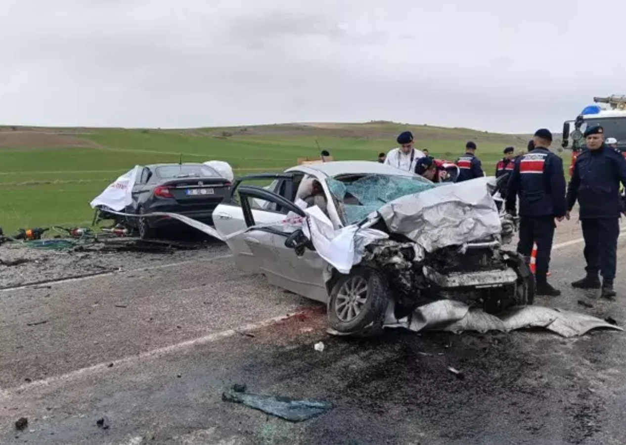 Ankara'da katliam gibi kaza! İki otomobil çarpıştı: 6 ölü, 3 yaralı var!