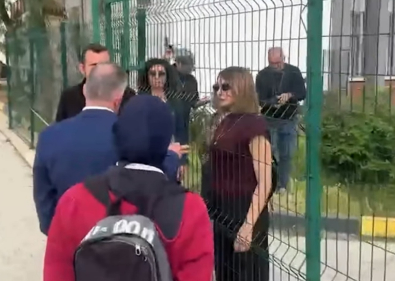 KKTC 28 Şubat karanlığına gömüldü! İrsen Küçük Ortaokulu'nda rezalet! Başörtülü öğrenci okula alınmadı!