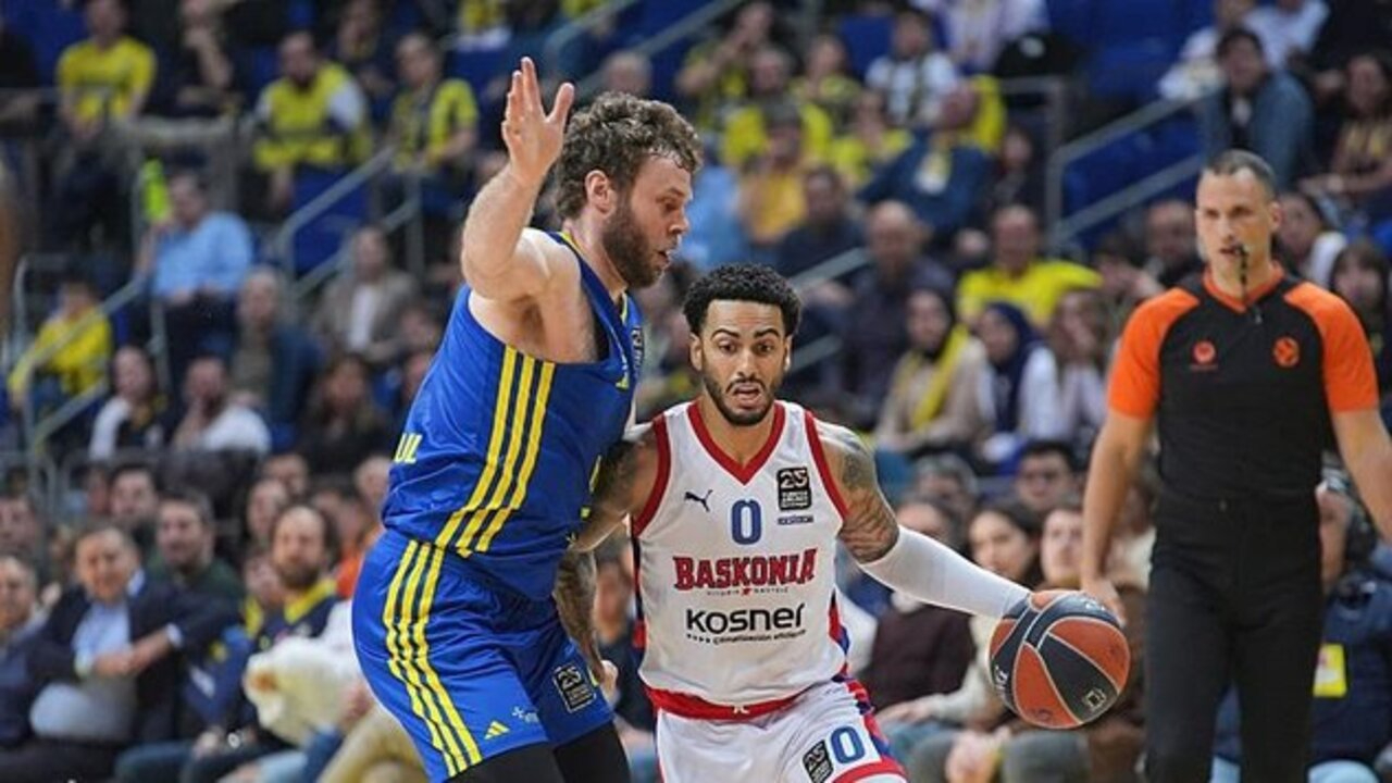 Fenerbahçe Baskonia'ya geçit vermedi, EuroLeague'de zirveyi ele geçirdi (Fenerbahçe Beko 82 - 77 Baskonia | Maçın özeti)