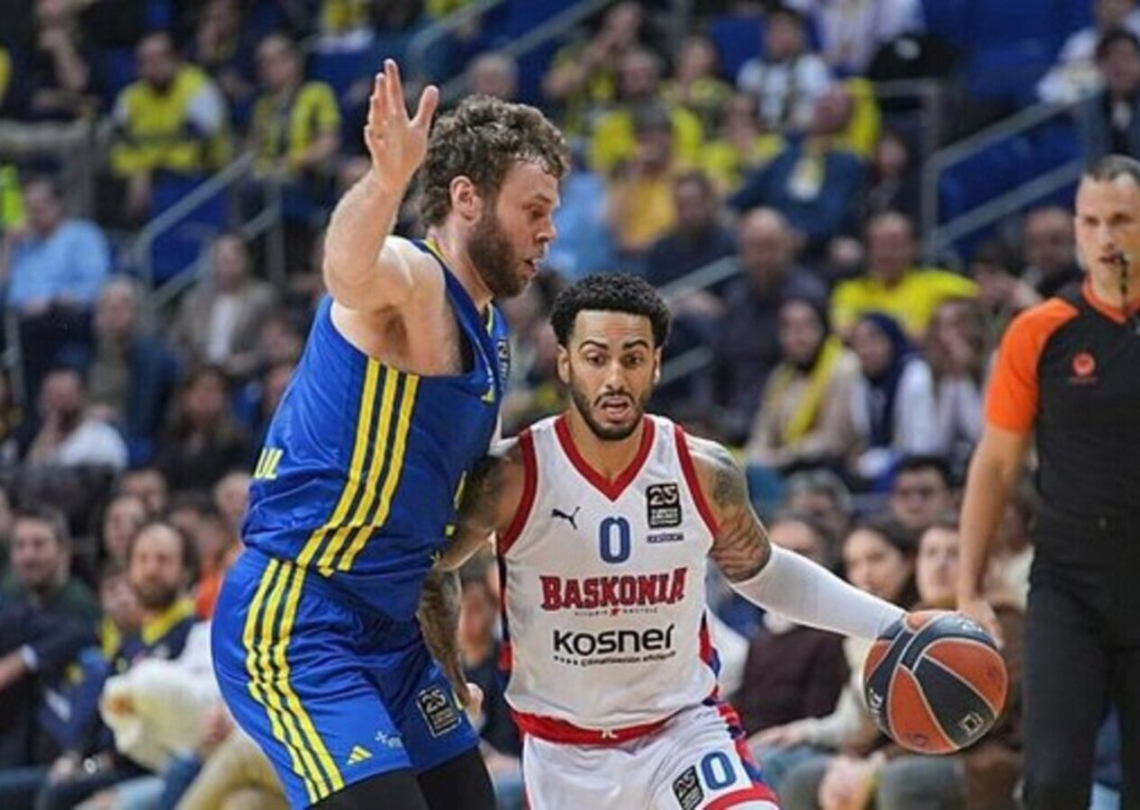 Fenerbahçe Baskonia'ya geçit vermedi, EuroLeague'de zirveyi ele geçirdi (Fenerbahçe Beko 82 - 77 Baskonia | Maçın özeti)