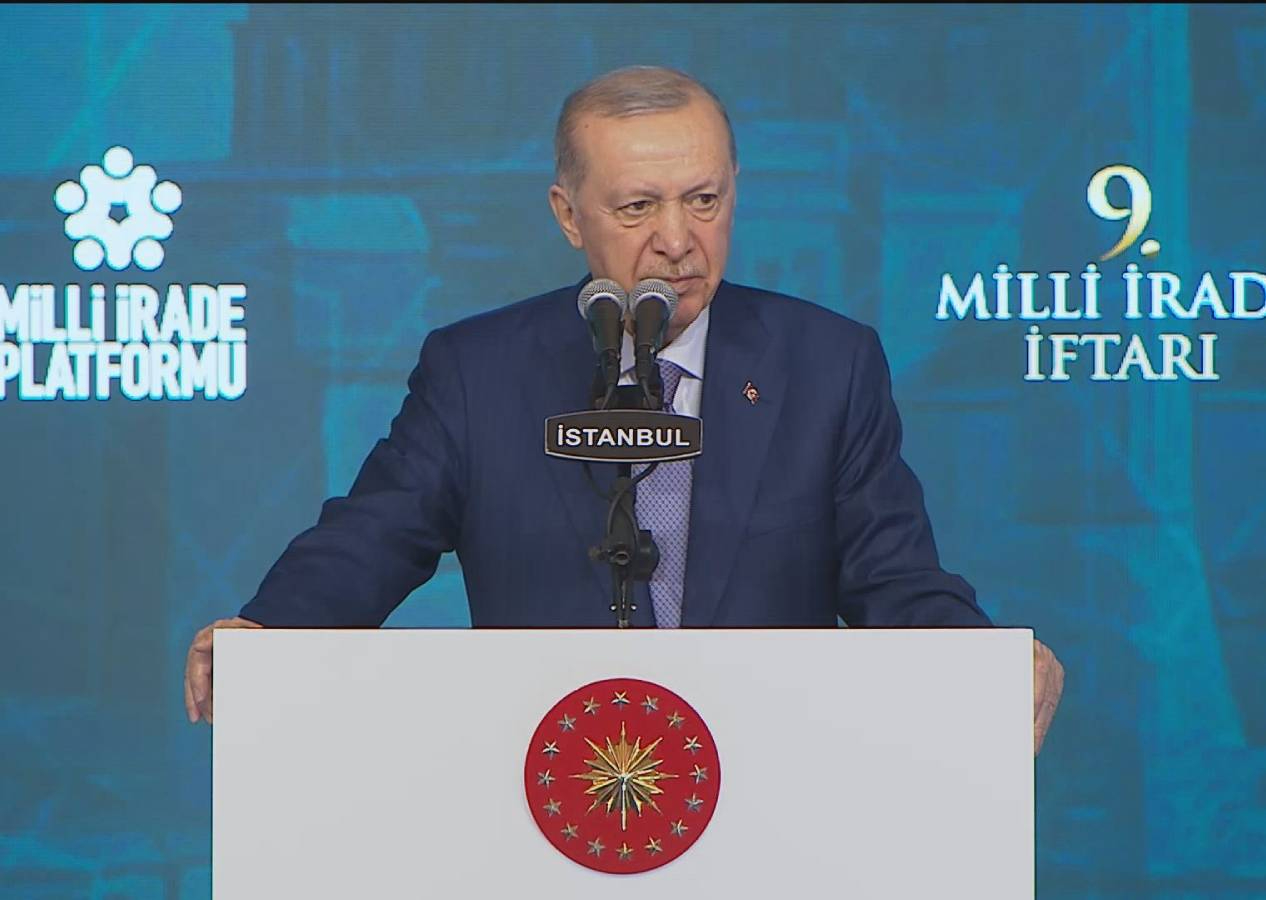 Cumhurbaşkanı Erdoğan: Cumhuriyeti kurmakla övünen bir partinin genel başkanı çıkıyor resmen siyasi mandacılık talep ediyor