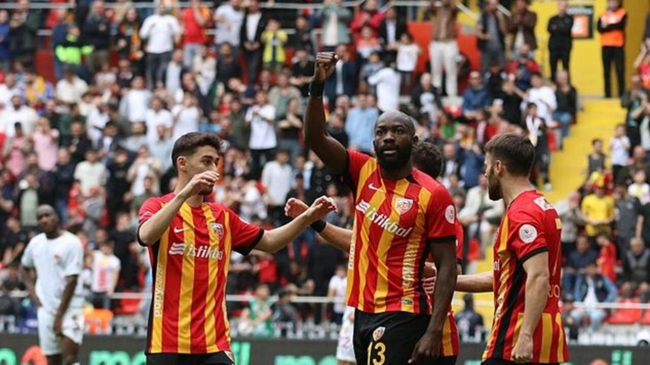 Kayserispor gol oldu yağdı, 3 puanı hanesine yazdırdı (Kayserispor 5 - 0 Hatayspor | Maçın özeti)