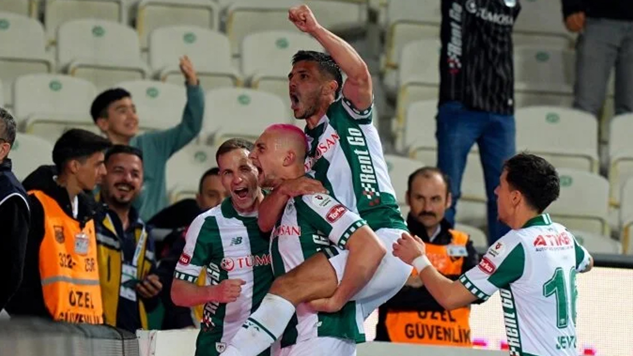 Konyaspor evindeki gücüyle lige tutunmaya çalışıyor
