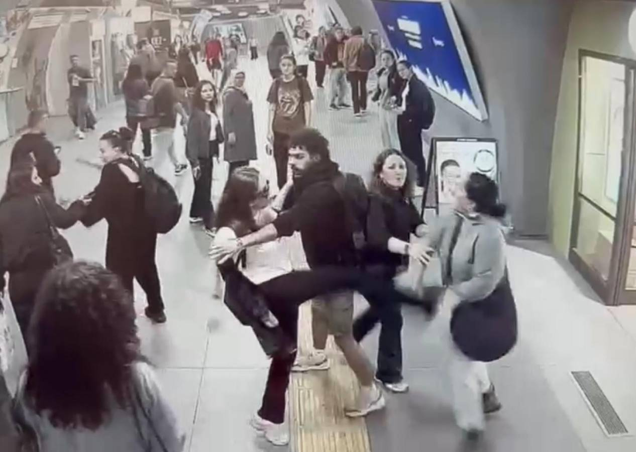 Gayrettepe metrosunda kavga; yürüyen merdivende saldıran kadın aşağı düştü