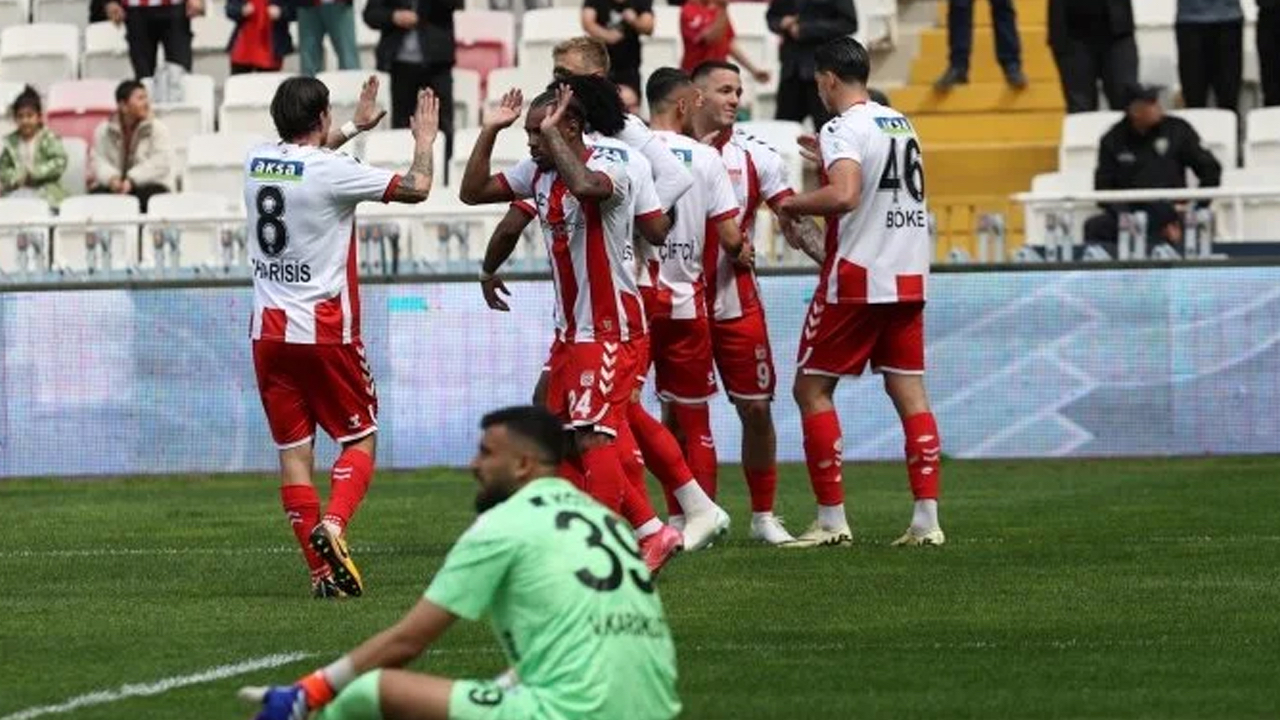 Sivasspor'dan Adana Demirspor'a karşı 5 gollü galibiyet