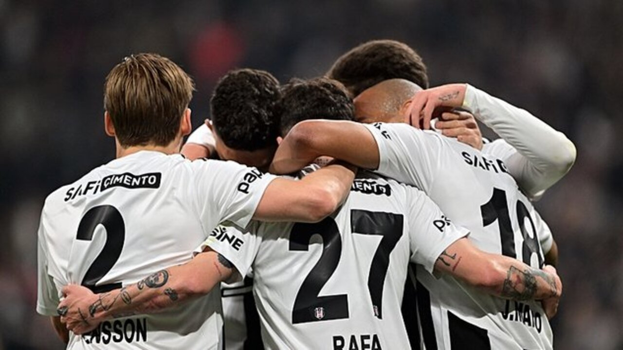 Beşiktaş Galatasaray'ı yıktı, derbide 3 puanı hanesine yazdırdı (Beşiktaş 2 - 1 Galatasaray | Maçın özeti)