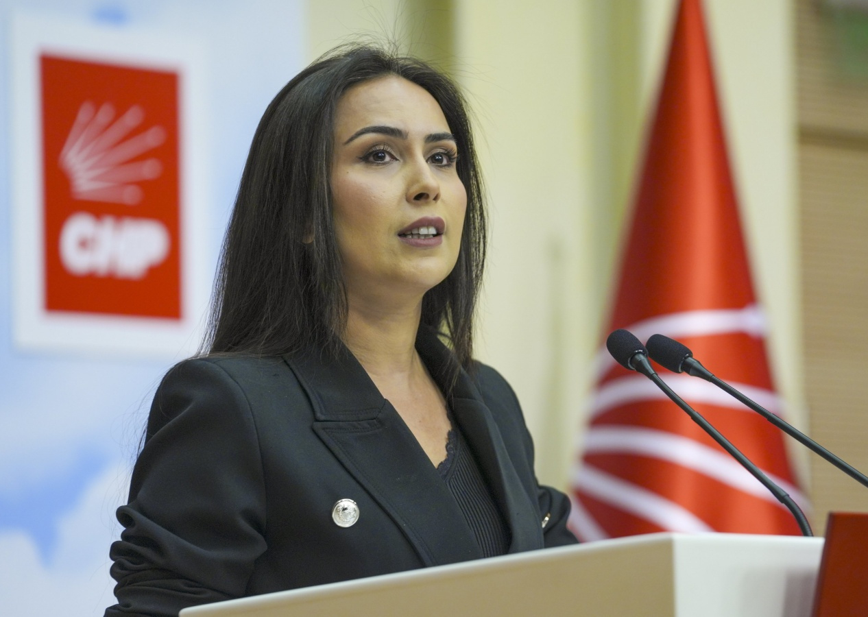 Ekrem İmamoğlu'ndan CHP'ye maaş yağmuru! Genel Başkan Yardımcısı Pınar Uzun Okakın'ın Beşiktaş Belediyesi'nden 200 bin TL maaşa bağlandığı ortaya çıktı...or?