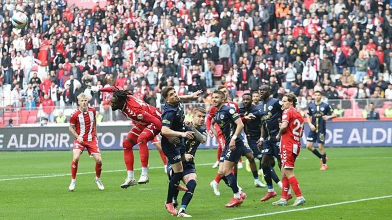 Samsunspor evinde tat vermedi, Kasımpaşa'ya 3 puanı teslim etti (Samsunspor 0 - 2 Kasımpaşa | Maçın özeti)