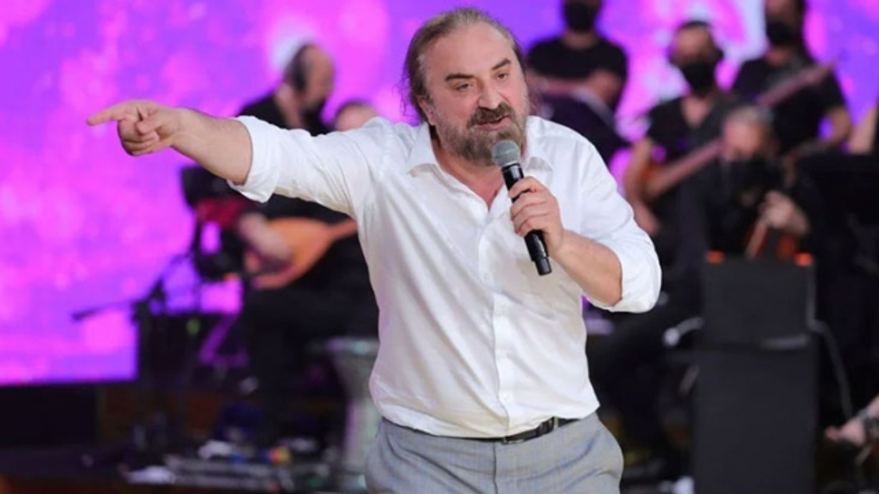 KKTC'de sahnede fenalaşan Volkan Konak hayatını kaybetti