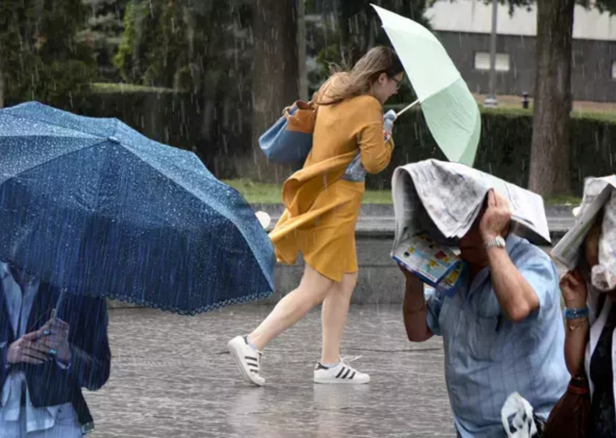Meteoroloji uyarı üstüne uyarı verdi! Bol yağışlı bir güne hazırlıklı olun! İşte saat saat Türkiye geneli hava durumu....